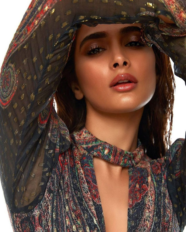 Pooja Hegde Instagram Pics